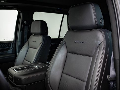 Used 2023 GMC Yukon Denali w/ LPO, Floor Liner Package image 27