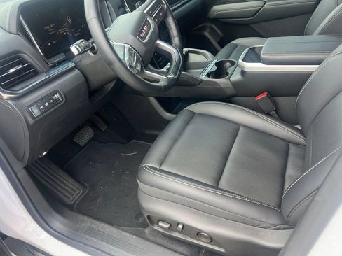 Used 2026 GMC Terrain Elevation w/ Elevation Premium Package FWD image 3