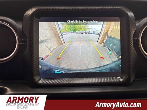 Used 2022 Jeep Wrangler Unlimited Sahara w/ Cold Weather Group image 18