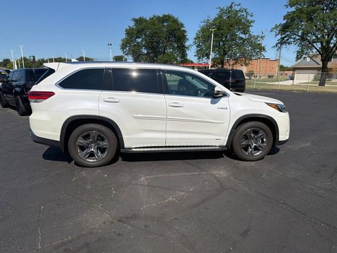 Used 2017 Toyota Highlander Limited Platinum AWD/4WD image 5