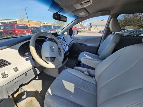 Used 2012 Toyota Sienna LE w/ Towing Pkg AWD/4WD image 17
