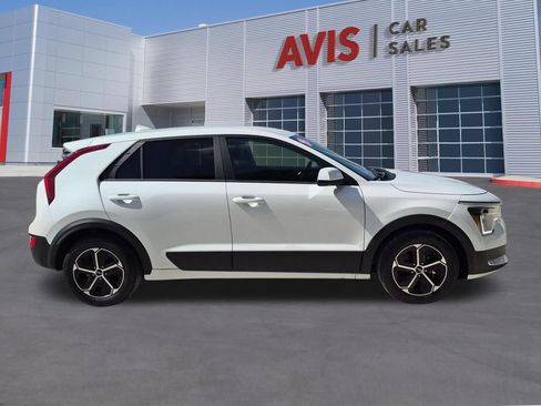 Used 2025 Kia Niro LX FWD image 5