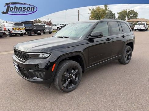 New 2025 Jeep Grand Cherokee Laredo image 1
