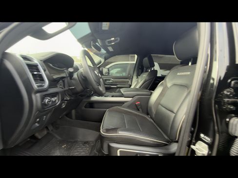 Used 2024 RAM 1500 Laramie AWD/4WD image 6