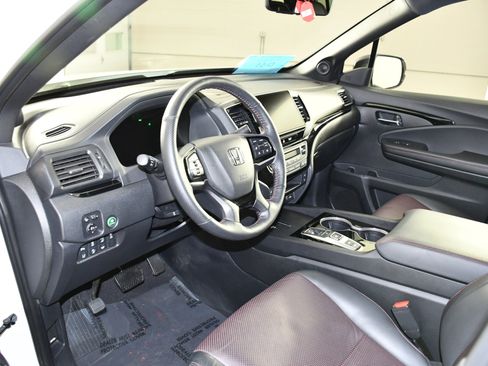 Used 2025 Honda Ridgeline Black Edition image 2