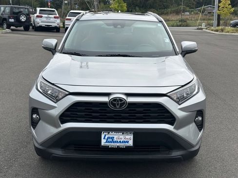 Used 2021 Toyota RAV4 XLE Premium image 2