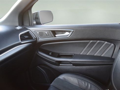 Certified 2019 Ford Edge ST w/ Equipment Group 401A image 17