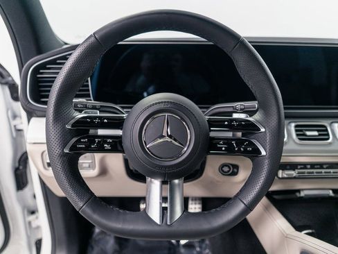 Used 2024 Mercedes-Benz GLS 450 4MATIC image 12