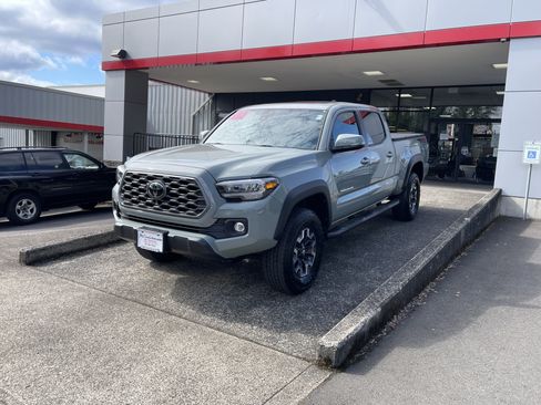 Certified 2022 Toyota Tacoma TRD Off-Road w/ TRD Premium Off Road Package AWD/4WD image 3