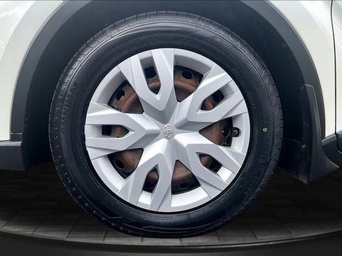 Used 2020 Toyota C-HR LE FWD image 30