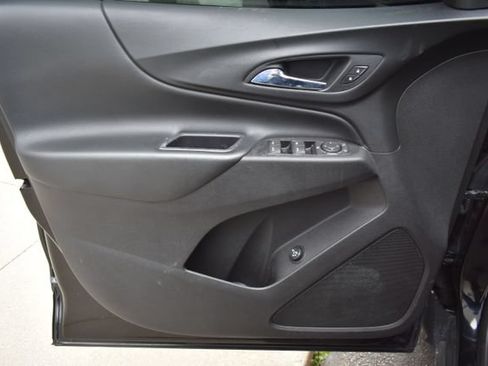 Used 2018 Chevrolet Equinox LT FWD image 17