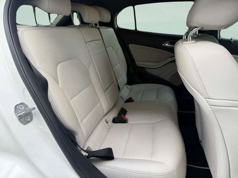 Used 2019 Mercedes-Benz GLA 250 4MATIC image 11