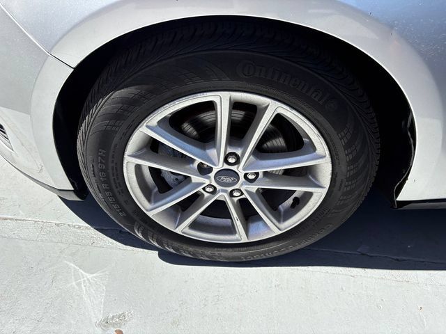Used 2018 Ford Focus SE FWD image 3