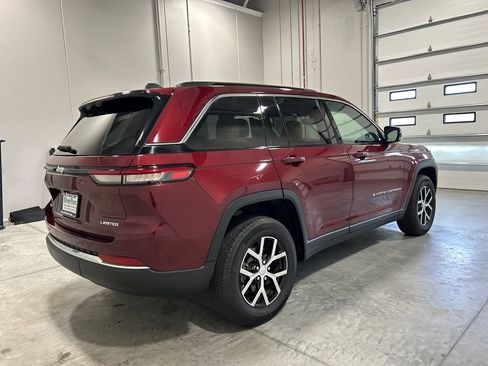Used 2024 Jeep Grand Cherokee Limited w/ Luxury Tech Group II AWD/4WD image 6