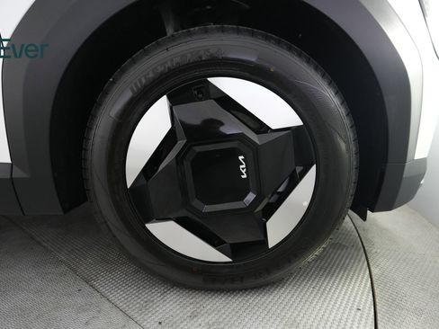 Used 2024 Kia EV9 Light Long Range RWD image 20
