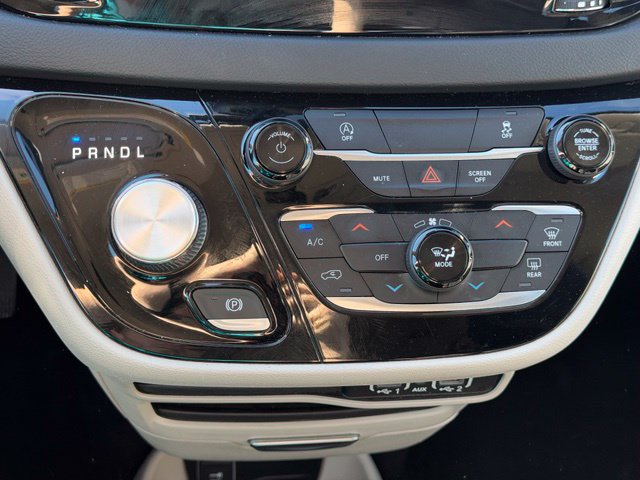 Used 2023 Chrysler Voyager LX FWD image 23