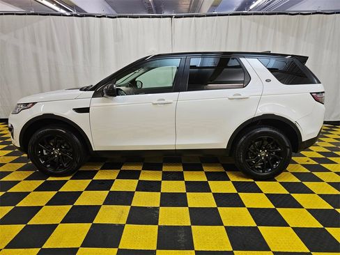 Used 2019 Land Rover Discovery Sport SE image 6