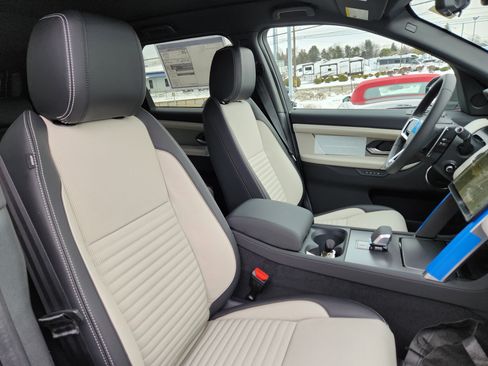 New 2026 Land Rover Discovery Sport Landmark image 12