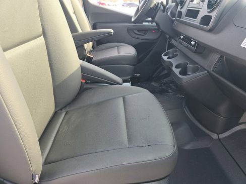 Used 2025 Mercedes-Benz Sprinter 2500 image 20