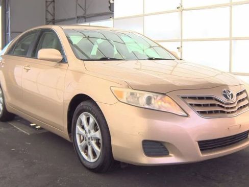 Used 2011 Toyota Camry LE w/ LE Extra-Value Pkg image 4