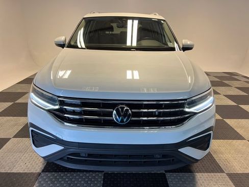 Certified 2023 Volkswagen Tiguan SE w/ Panoramic Sunroof Package FWD image 2