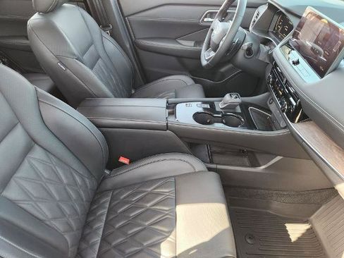 Certified 2025 Nissan Rogue Platinum w/ Platinum Premium Package FWD image 10