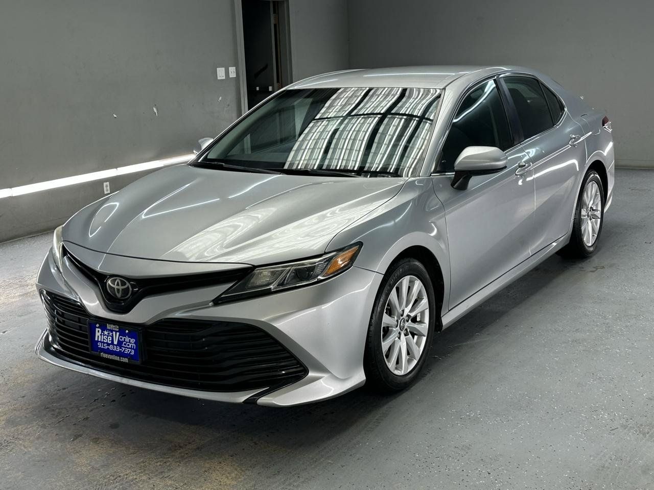 Used 2018 Toyota Camry LE FWD image 3