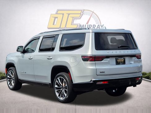 Used 2023 Jeep Wagoneer Series III w/ Premium Group I AWD/4WD image 7