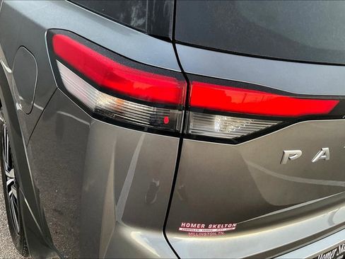 Used 2024 Nissan Pathfinder Platinum image 30