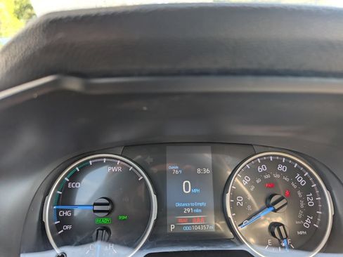 Used 2022 Toyota RAV4 XLE Premium AWD/4WD image 24