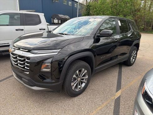 Used 2025 Chevrolet Equinox LT FWD image 2