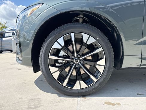 New 2026 Volvo XC60 B5 Plus w/ Protection Package Premier AWD/4WD image 12