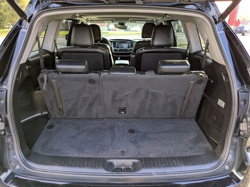 Used 2019 Toyota Highlander SE image 14