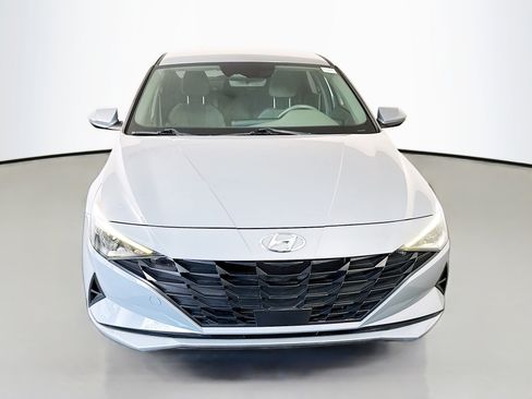 Used 2022 Hyundai Elantra SEL w/ Convenience Package FWD image 2