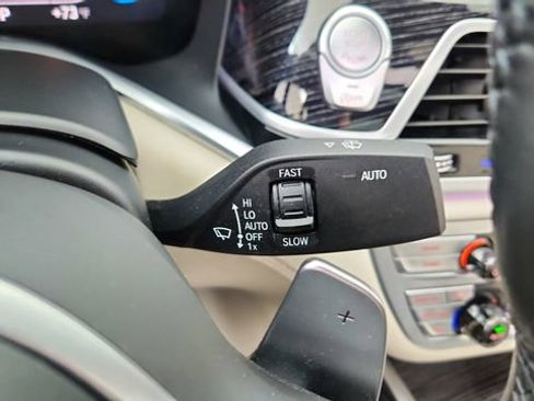 Used 2022 BMW 740i w/ M Sport Package image 42