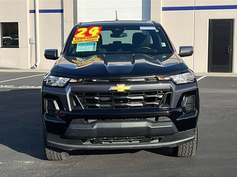 Used 2024 Chevrolet Colorado LT image 2