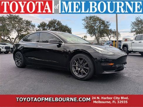 Used 2020 Tesla Model 3 Standard Range Plus image 1
