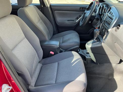 Used 2006 Pontiac Vibe w/ Preferred Package image 10