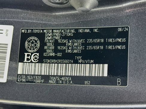 Used 2024 Toyota Highlander LE AWD/4WD image 27