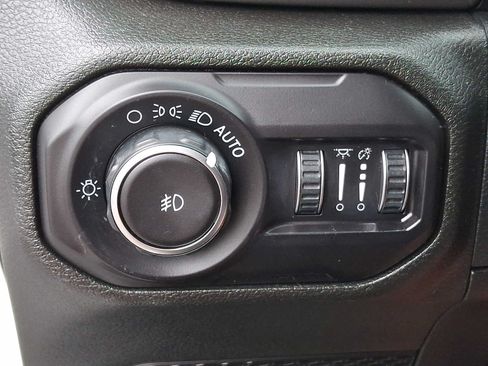 Used 2018 Jeep Wrangler Unlimited Sport S AWD/4WD image 22