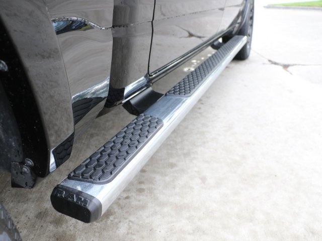Used 2019 RAM 1500 Laramie AWD/4WD image 9