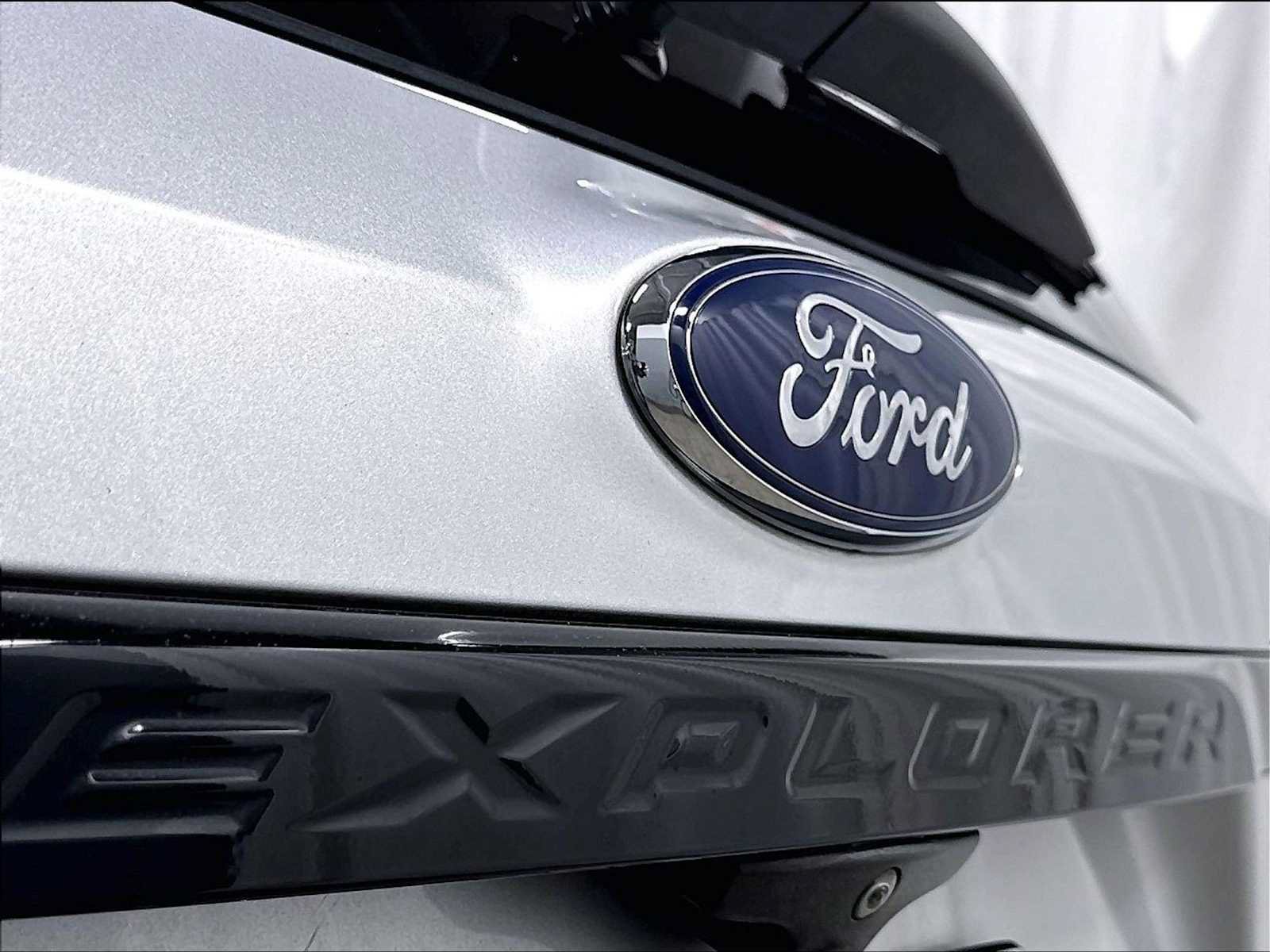 Used 2016 Ford Explorer Sport w/ Equipment Group 401A AWD/4WD image 33