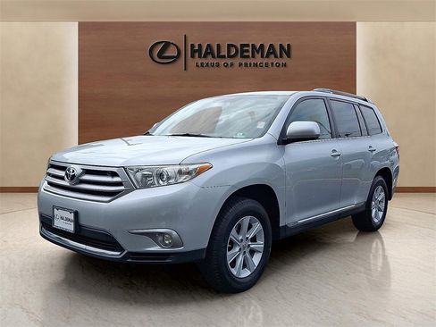 Used 2011 Toyota Highlander 4WD image 3