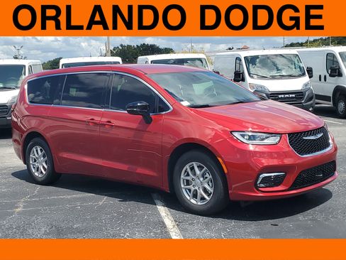 New 2026 Chrysler Pacifica Select image 1