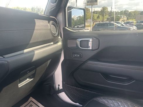 Used 2023 Jeep Wrangler Unlimited Sahara AWD/4WD image 18