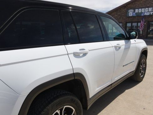 Used 2022 Jeep Grand Cherokee Trailhawk AWD/4WD image 9