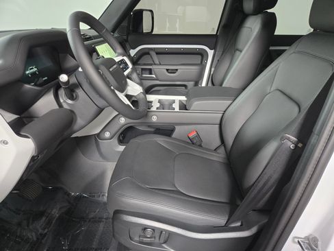 New 2026 Land Rover Defender 110 X-Dynamic SE AWD/4WD image 11