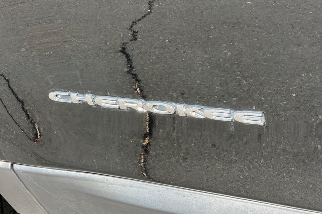 Used 2019 Jeep Cherokee Latitude w/ Popular Appearance Group AWD/4WD image 31