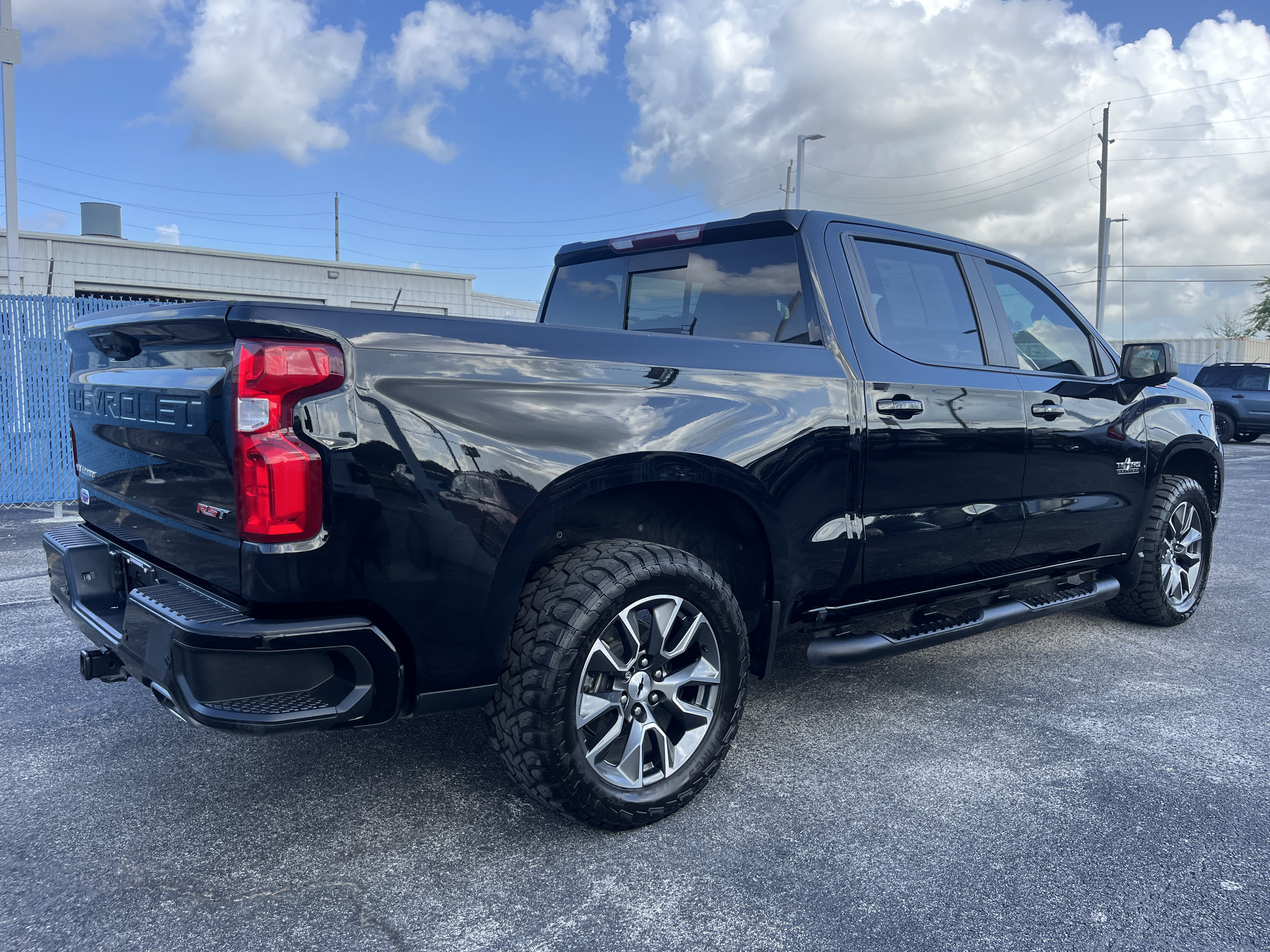 Used 2023 Chevrolet Silverado 1500 RST AWD/4WD image 2