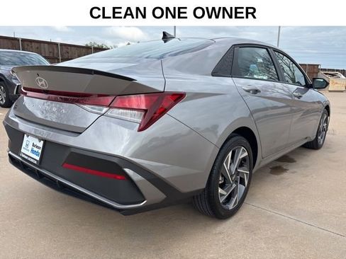 Used 2025 Hyundai Elantra Sport image 3